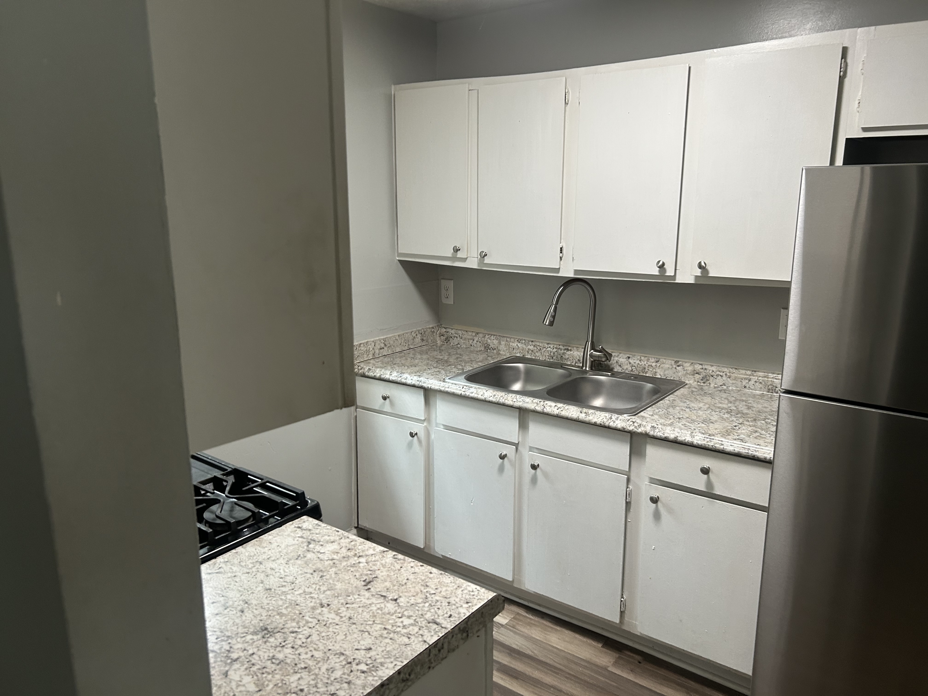 821 West Edgemont Avenue - 833